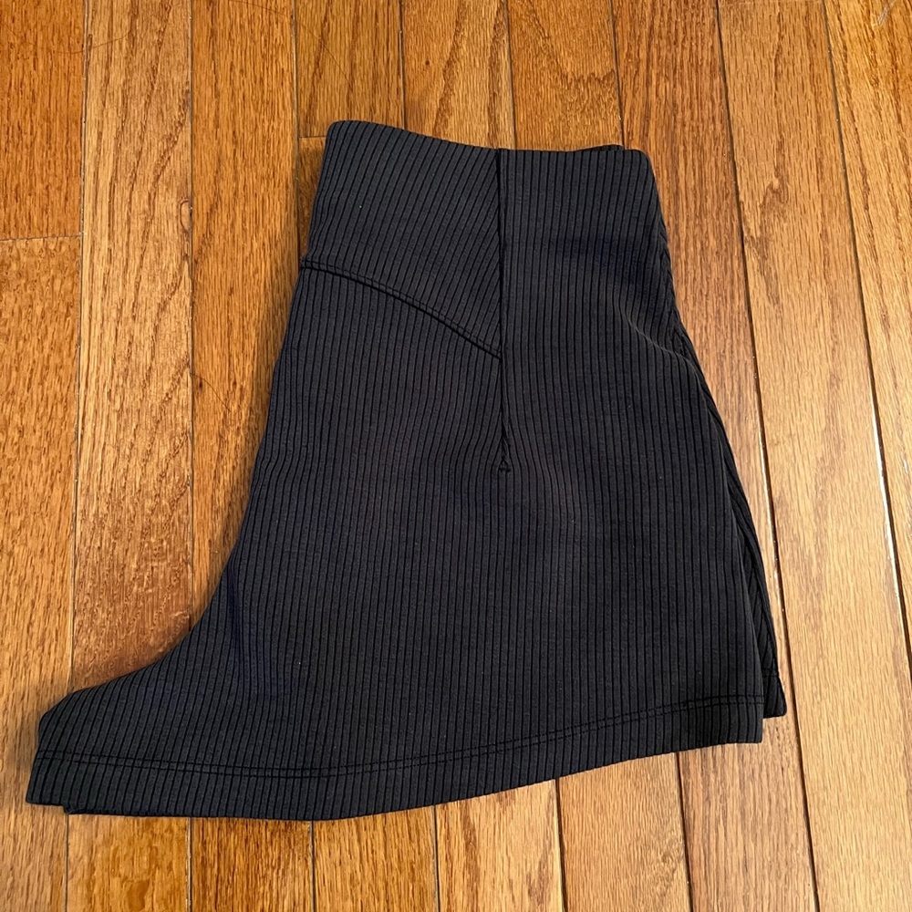 NWOT lululemon ribbed softstream shorts sz 4 - Black color